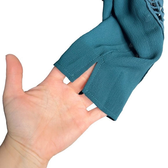 Dainty Hooligan Teal Scoop Neck Appliqué Sleeve Shift Dress - Picture 6 of 9